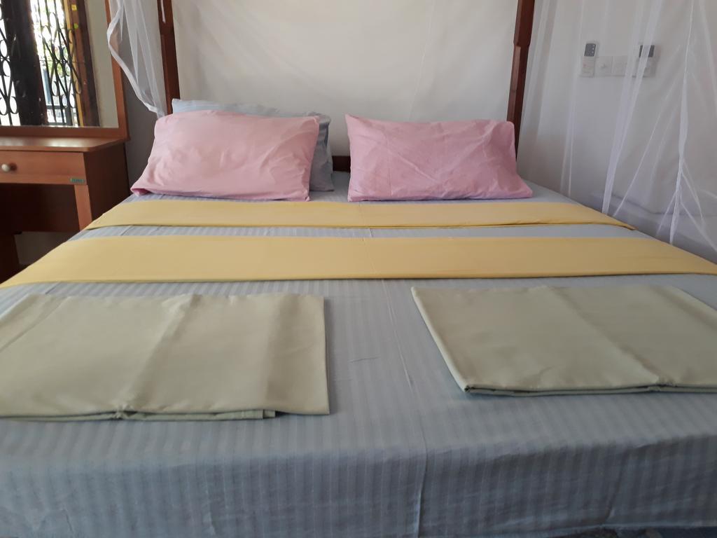 Traveller's Home Hotel Tissamaharama Eksteriør billede
